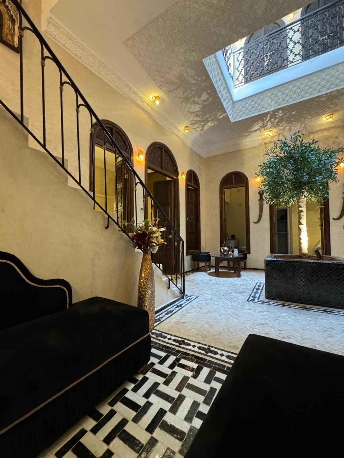 Riad M'barka *